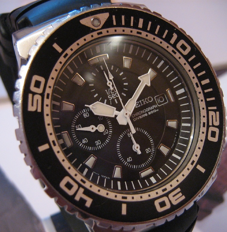 Seiko 200M Divers Chronograph, Black Dial, Rubber Strap