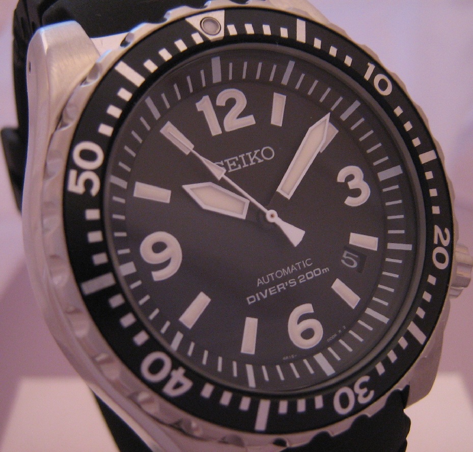 Seiko 200M Divers Spork, Black Dial, Rubber Strap