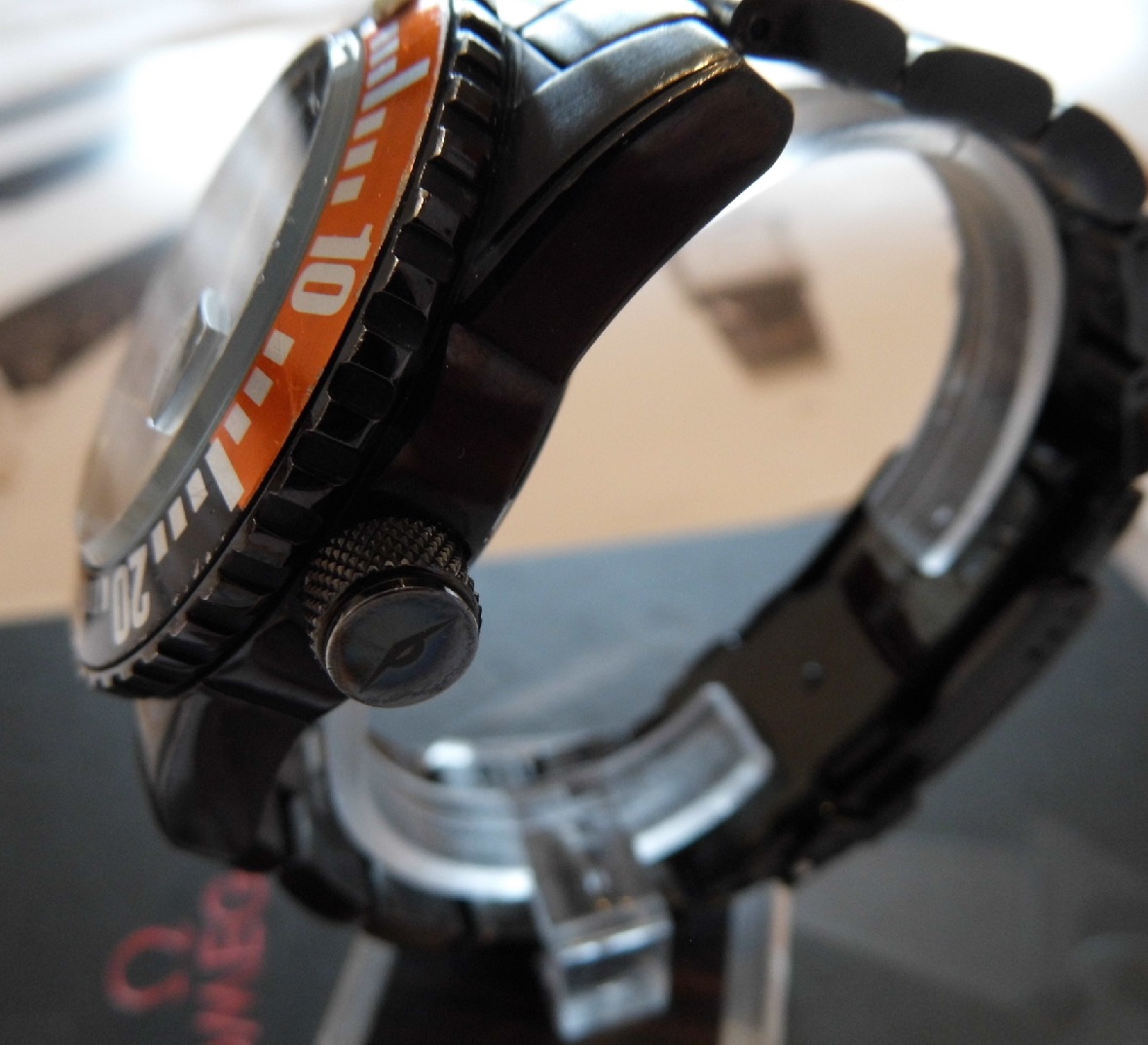 Mondia Wave, Black Carbon Dial, Black IP Bracelet